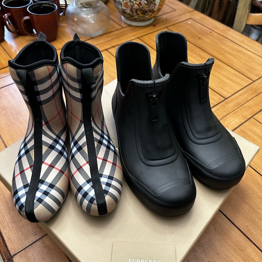 Burberry rain boots … - Picture 5 of 8